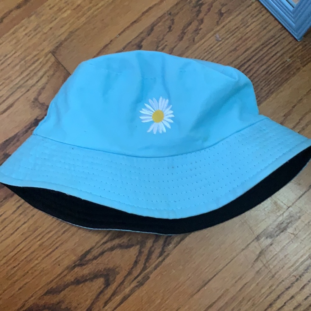 Reversible bucket hat